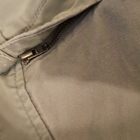 Old Navy Light Grey Low-Rise Women's Shorts - Picture 6 of 6